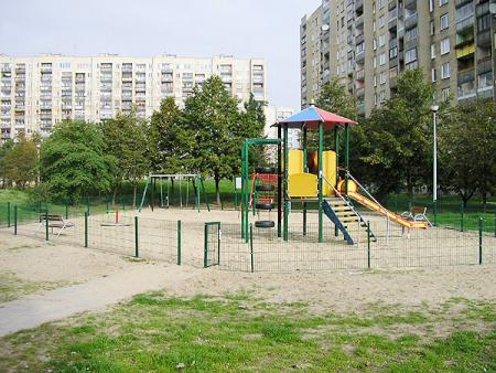 plac zabaw przy budynkach Łukowska 3 i Ostrobramska 78